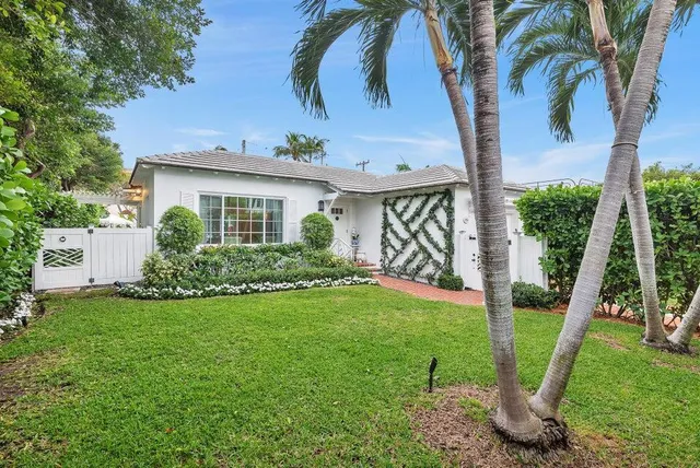 3-bedroom rental at 156 PERUVIAN Avenue, Palm Beach