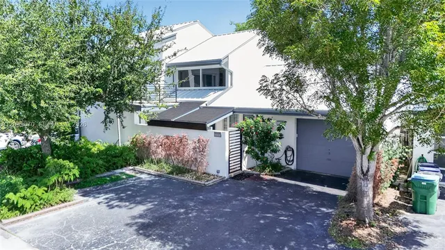 4-bedroom home at 20304 SW 85th Avenue, Cutler Bay