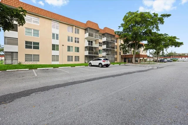2-bedroom rental at 4154 Inverrary Drive #312, Lauderhill