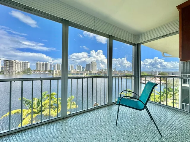 1-bedroom rental at 2861 Leonard Drive #F605, Aventura