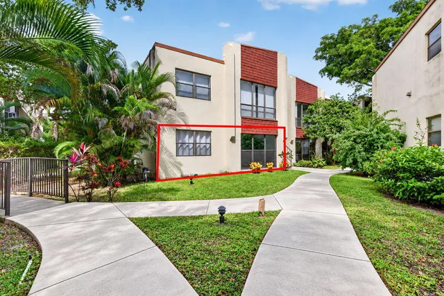 3-bedroom home at 301 N Pine Island Road #162, Plantation