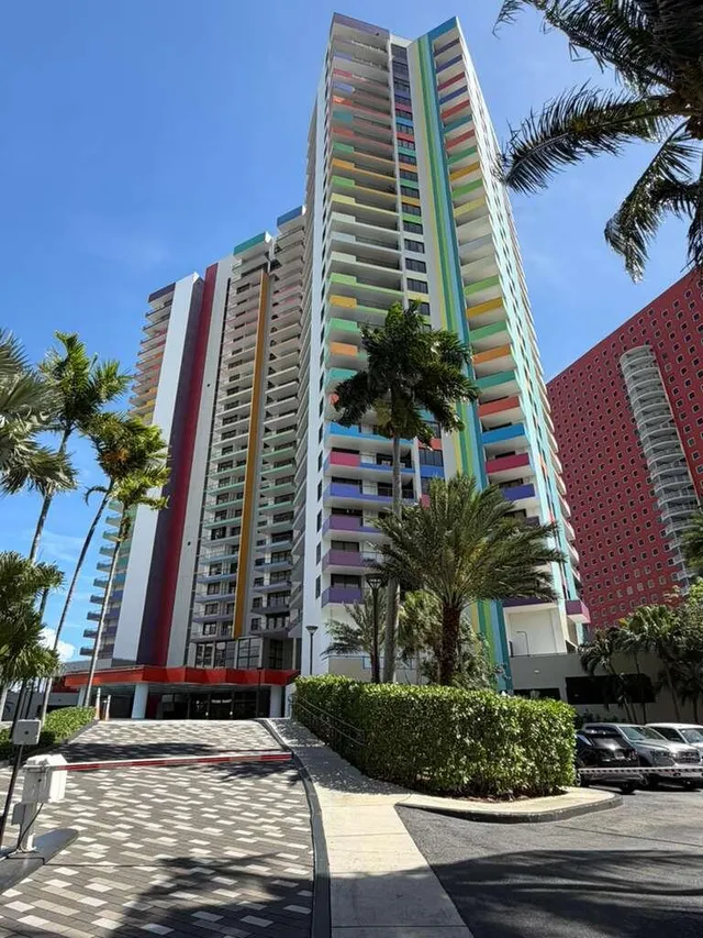 3-bedroom home at 1581 Brickell Avenue #406, Miami