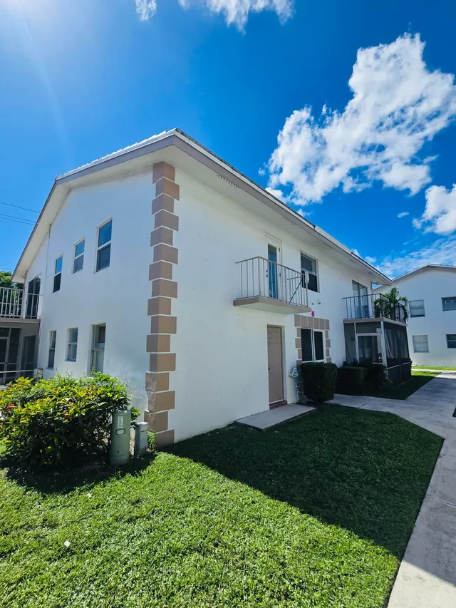 1-bedroom rental at 104 SE 10TH Street #101, Deerfield Beach