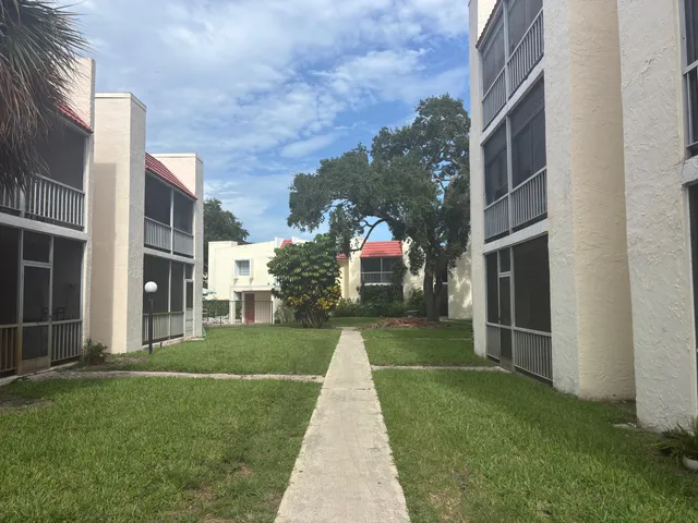 2-bedroom rental at 618 NW 13TH Street #16, Boca Raton