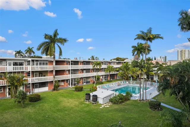 1-bedroom home at 141 NE 10th Avenue #26C, Hallandale Beach