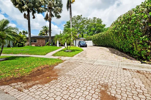 3-bedroom home at 911 SW 51st Avenue, Plantation