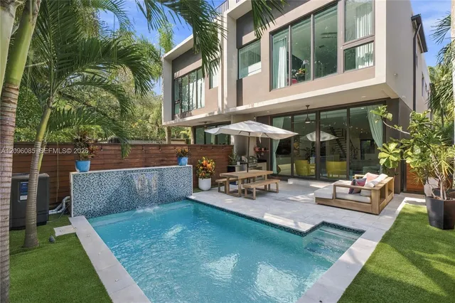 4-bedroom home at 2922 Jackson Avenue #2922, Miami