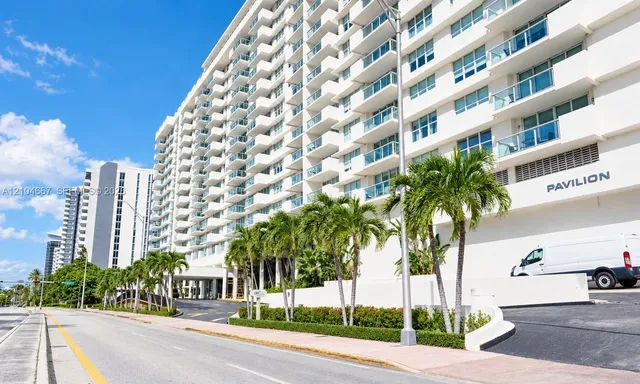 1-bedroom home at 5601 Collins Avenue #M1, Miami Beach