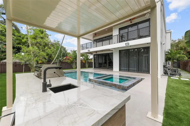 5-bedroom home at 436 NE 10th Avenue, Fort Lauderdale