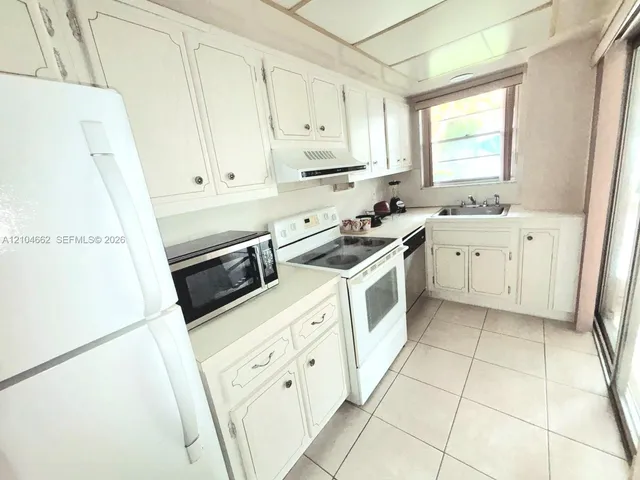 1-bedroom rental at 180 NE 12th Avenue #12A, Hallandale Beach