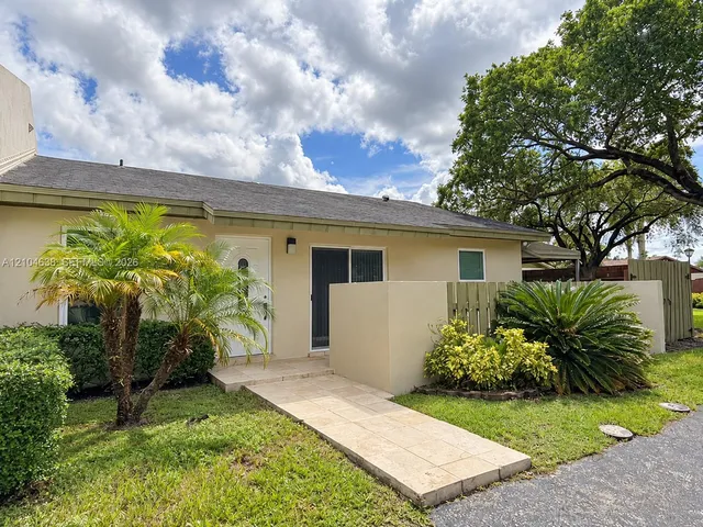 3-bedroom rental at 12446 SW 115th Terrace #12446, Miami