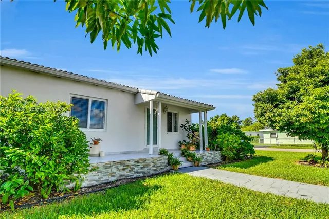 3-bedroom rental at 7330 SW 17th Terrace, Miami