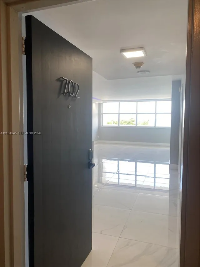 1-bedroom rental at 1420 Brickell Bay Drive #702E, Miami