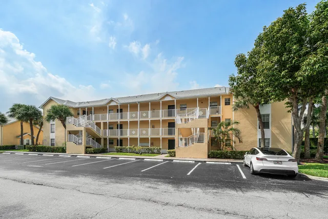 2-bedroom rental at 6283 La Costa Drive #E, Boca Raton