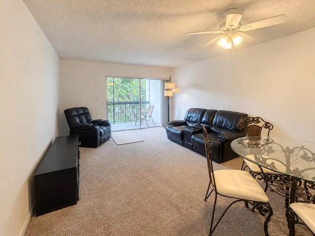 1-bedroom rental at 711 N Pine Island Road #204, Plantation