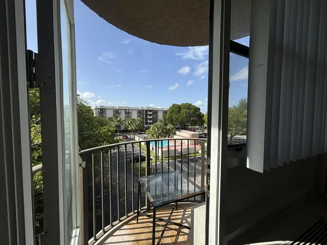 1-bedroom rental at 2771 RIVERSIDE Drive #403-A, Coral Springs