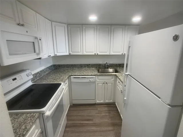1-bedroom rental at 19455 NE 10 Avenue #4-506, North Miami Beach