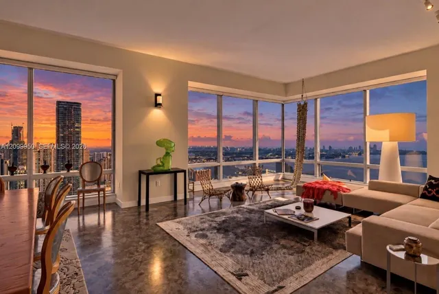 3-bedroom home at 1425 Brickell Avenue #60E, Miami
