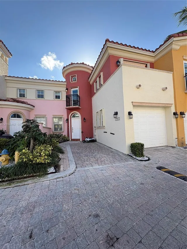 3-bedroom home at 18410 NE 30th Avenue #18410, Aventura