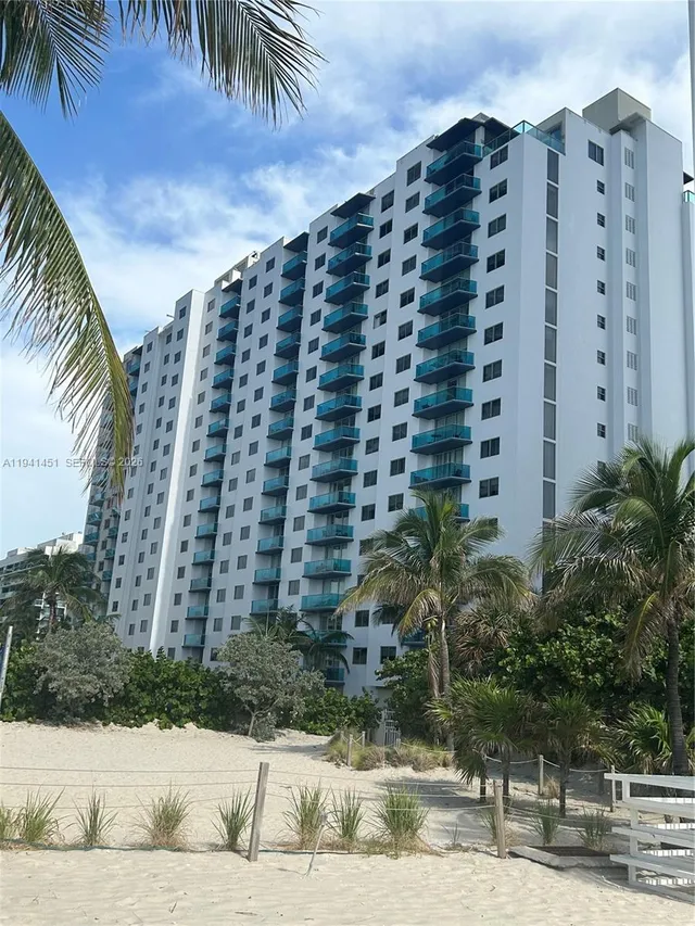 3-bedroom rental at 4001 S Ocean Drive #PH11, Hollywood