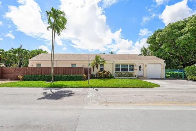 4-bedroom home at 800 NE 6TH Street #1, Fort Lauderdale