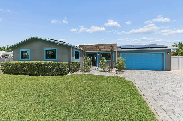 4-bedroom home at 405 Chapel Hill Boulevard, Boynton Beach