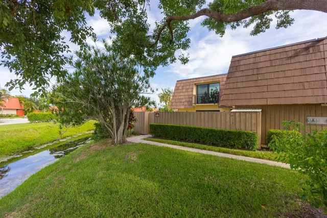 2-bedroom rental at 818 8TH Court, Palm Beach Gardens