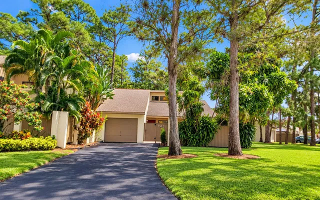 2-bedroom rental at 242 WOOD DALE Drive, Wellington