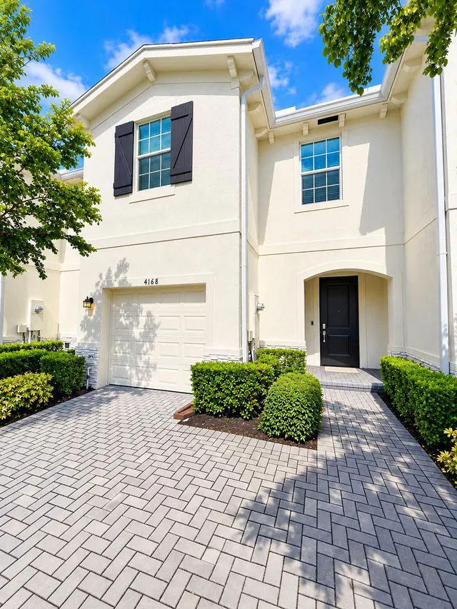 3-bedroom rental at 4168 Lagoon Shore Drive, Lake Worth