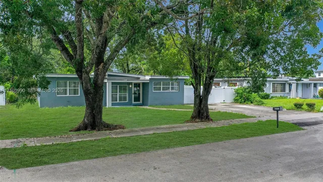 3-bedroom home at 3330 SW 59, West Park