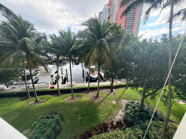 3-bedroom home at 3340 NE 190th Street #308, Aventura