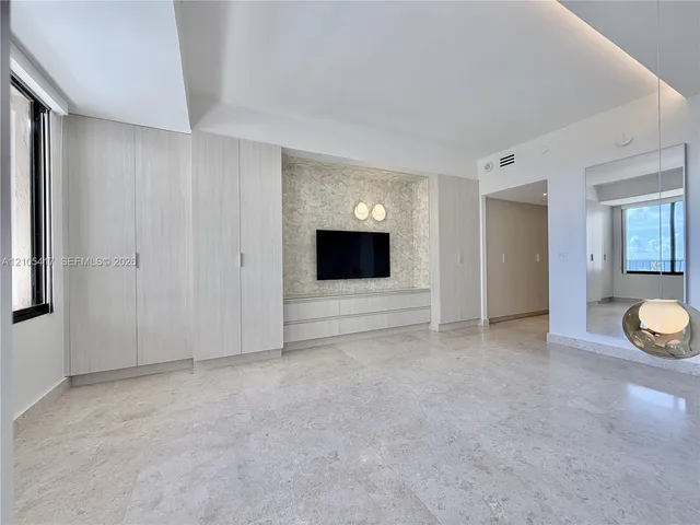 1-bedroom home at 201 Crandon Boulevard #605, Key Biscayne