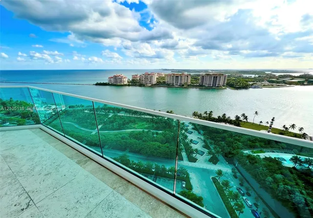 3-bedroom rental at 300 S Pointe Drive #2203, Miami Beach