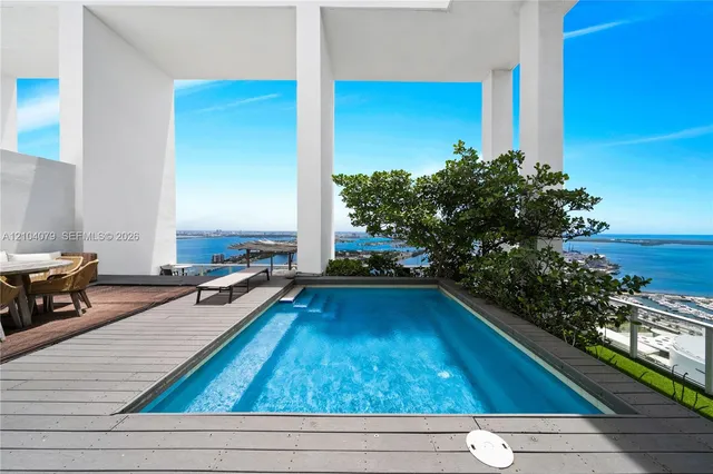 6-bedroom rental at 1040 Biscayne Boulevard #4602, Miami