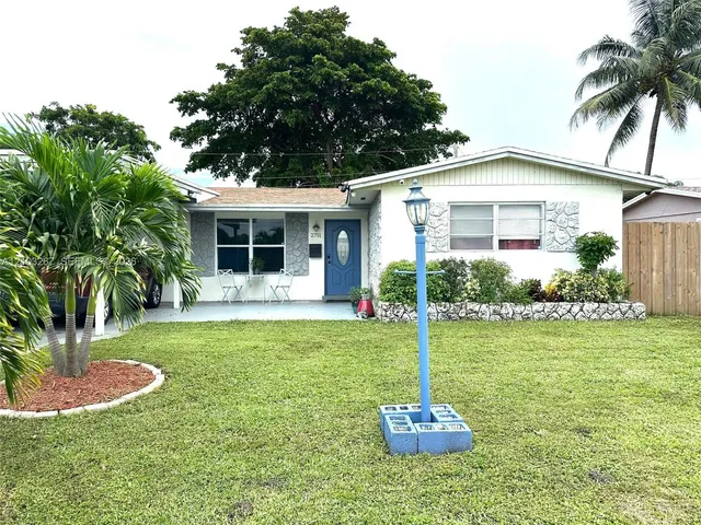 3-bedroom rental at 2751 SW 4th Court, Fort Lauderdale