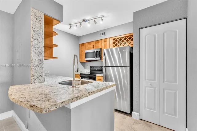 1-bedroom rental at 2831 N Oakland Forest Drive #113, Oakland Park