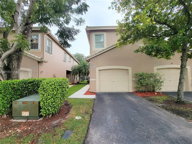 4-bedroom rental at 2020 Pompeii Court, Weston