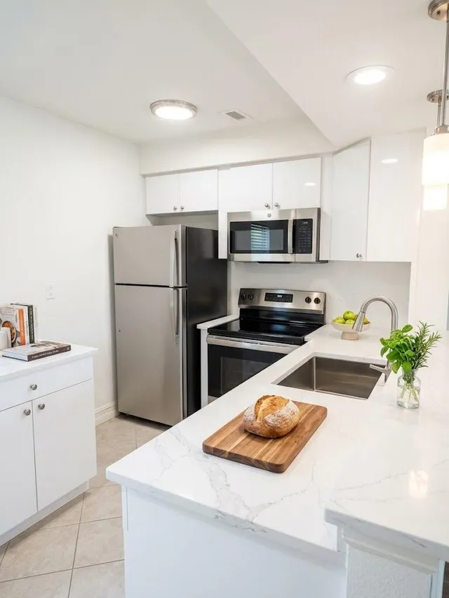 2-bedroom rental at 2713 NE 33rd Avenue #2, Fort Lauderdale
