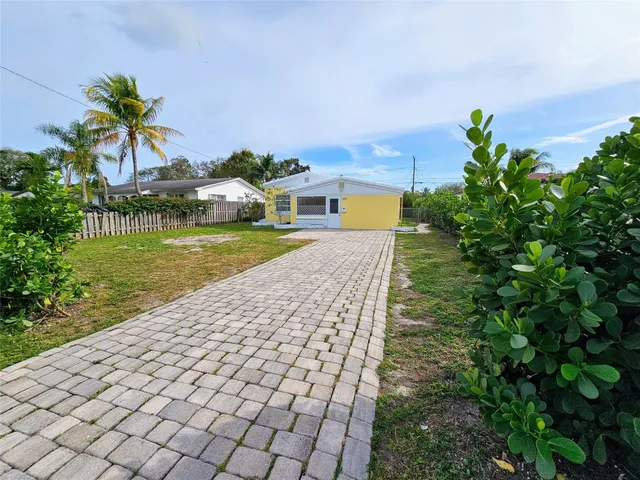 4-bedroom rental at 2040 NE 174TH Street, North Miami Beach