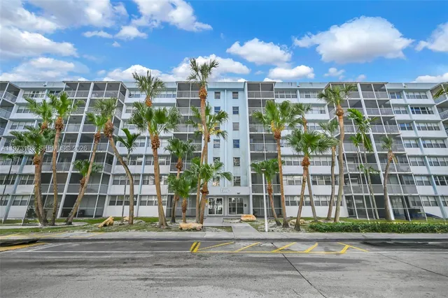 2-bedroom home at 700 NW 214th Street #321, Miami Gardens