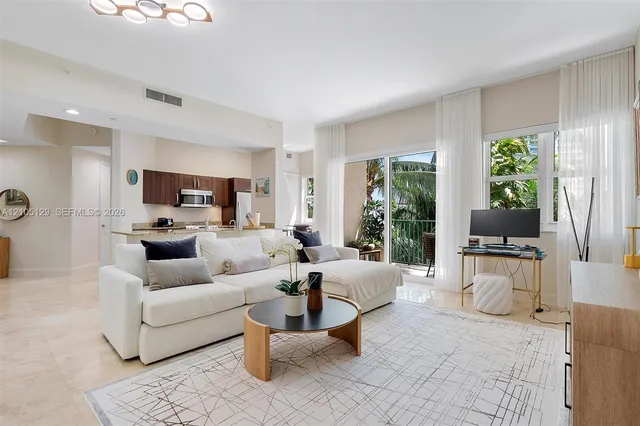1-bedroom home at 20000 E Country Club Drive #401, Aventura