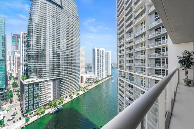 1-bedroom home at 475 Brickell Avenue #2414, Miami
