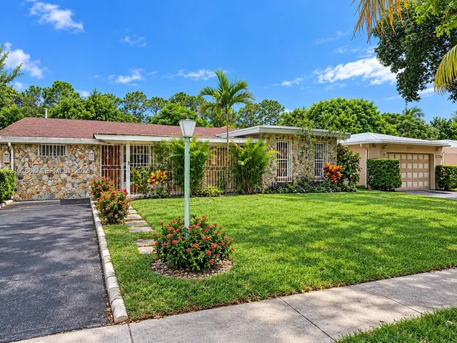 4-bedroom rental at 8218 Southampton Drive #A, Miramar