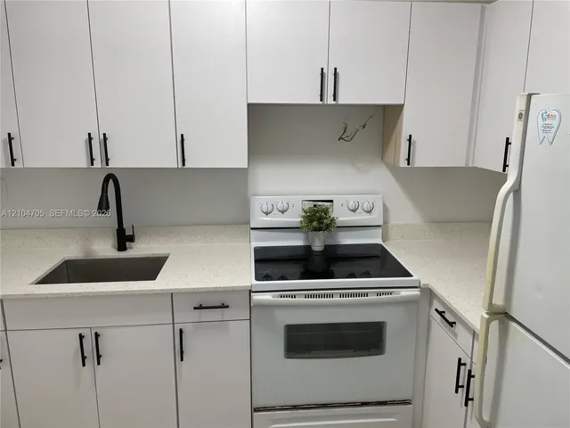 2-bedroom rental at 142 SW 18th Avenue #19, Miami
