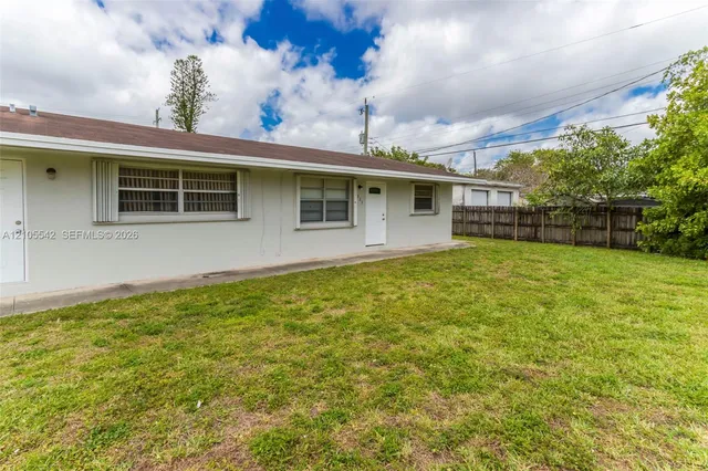 3-bedroom rental at 6333 Pierce Street #2, Hollywood