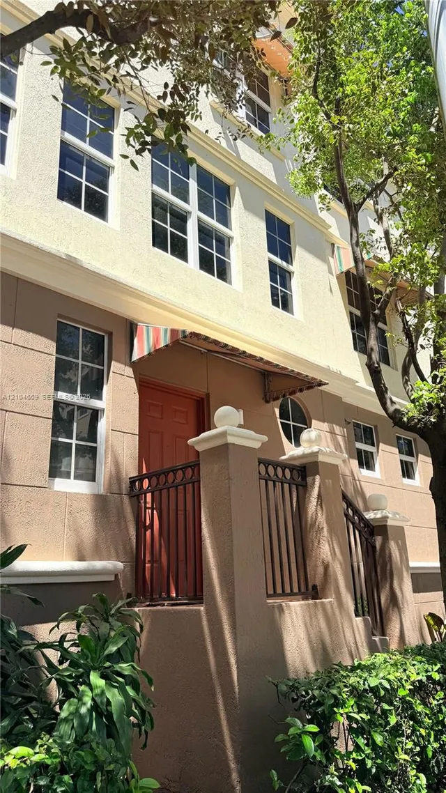 2-bedroom rental at 3232 SW 22nd Terrace #113, Miami