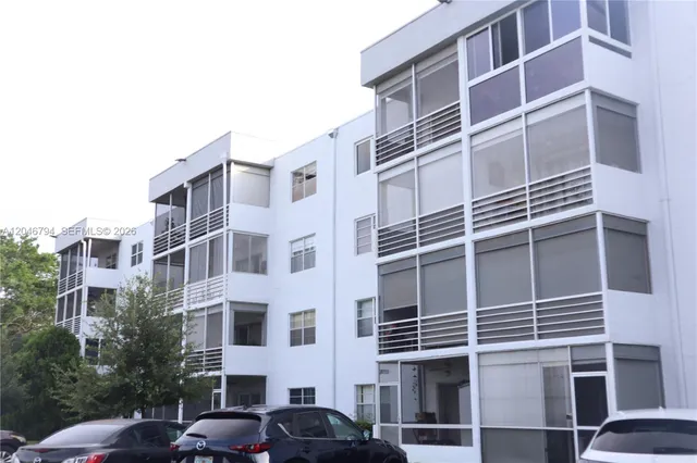 2-bedroom rental at 3000 E Sunrise Lakes Drive #303, Sunrise
