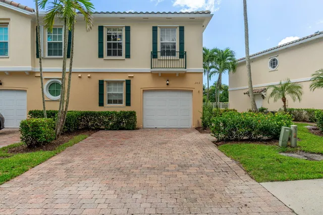 3-bedroom home at 203 FORTUNA Drive, Palm Beach Gardens