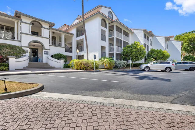 2-bedroom rental at 17900 NE 31st Court #1319, Aventura