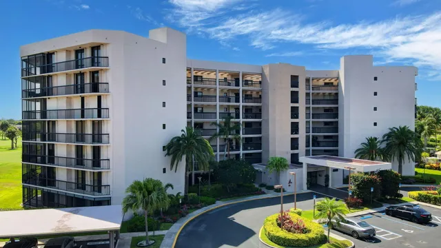 3-bedroom rental at 5279 FOUNTAINS Drive S #304, Lake Worth
